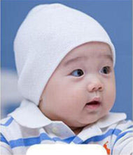 Load image into Gallery viewer, Baby Skully Hats
