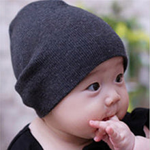 Load image into Gallery viewer, Baby Skully Hats
